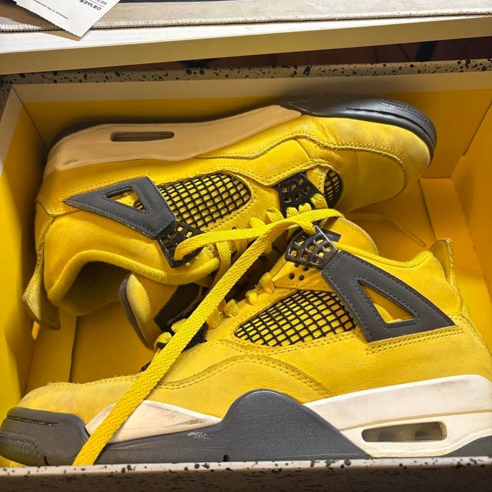 Jordan 4 retro lightning 2021